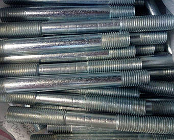 Шпилька М22 ГОСТ 22040-76, ГОСТ 22041-76, DIN 940 з ввинчиваемым кінцем довжиною 2,5 d