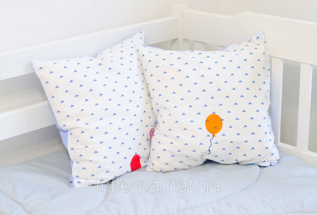 Подушка з натуральних матеріалів у ліжечко новонародженого "Повітряні кульки"