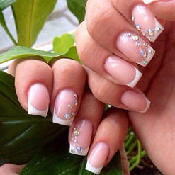 Работы мастеров  выполнены в сети салонов  MakNailS 1