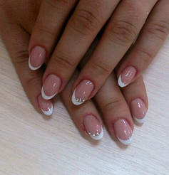 Работы мастеров  выполнены в сети салонов  MakNailS 5