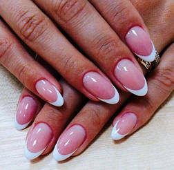 Работы мастеров  выполнены в сети салонов  MakNailS 10