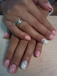 Работы мастеров  выполнены в сети салонов  MakNailS 11