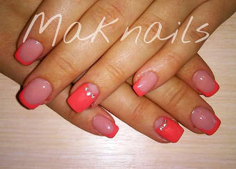 Работы мастеров  выполнены в сети салонов  MakNailS 14