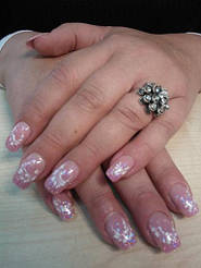 Работы мастеров  выполнены в сети салонов  MakNailS 18