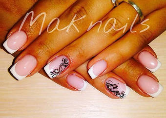 Работы мастеров  выполнены в сети салонов  MakNailS 19