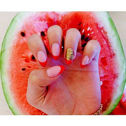 Работы мастеров  выполнены в сети салонов  MakNailS 21