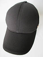 Утеплена кепка в чорному кольорі.