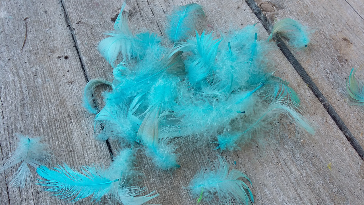 Пір'я блакитне для декору, 150 шт\уп., (4-5 гр), фото 1