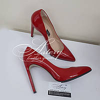 Жіночі червоні лакові туфлі на шпильці
