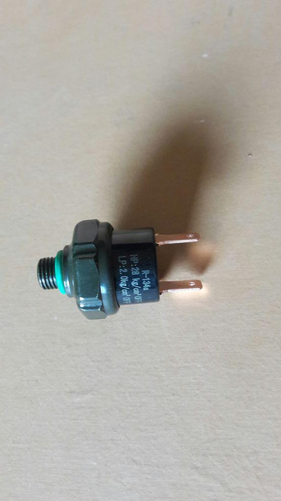 Датчик тиску 3/8-24 UNF Male HP:28kg/cm2OFF LP:2.0KG/cm2OFF R-134a