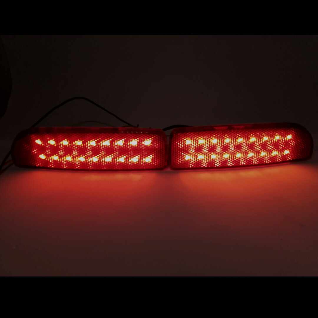 Світловідбивачі катафоти заднього бампера ВАЗ 2170 2172 світлодіодні led Пріора