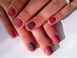 Работы мастеров  выполнены в сети салонов  MakNailS 28