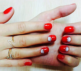 Работы мастеров  выполнены в сети салонов  MakNailS 40