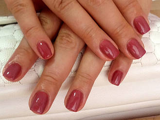 Работы мастеров  выполнены в сети салонов  MakNailS 41