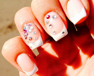 Работы мастеров  выполнены в сети салонов  MakNailS 42