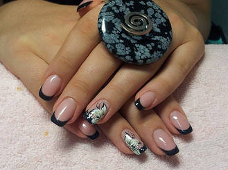 Работы мастеров  выполнены в сети салонов  MakNailS 45