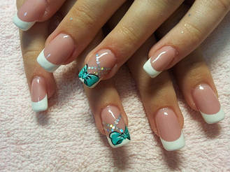 Работы мастеров  выполнены в сети салонов  MakNailS 47