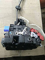 Замок задній правий vw jetta 2006