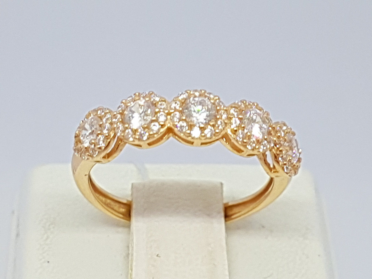 Золоте кільце з фіанітами.  КВ818(В)І 16,5