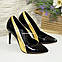 Класичні жіночі лакові туфлі на шпильці, колір чорний/золото, фото 4