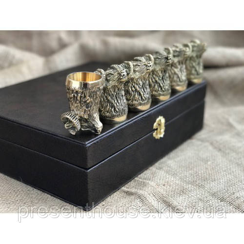 Подарунковий набір чарок із бронзи "Барани" 6шт у кейсі зі штучної шкіри, фото 1
