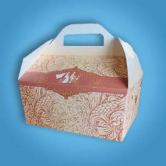 Коробочка картонна для солодощів і карава