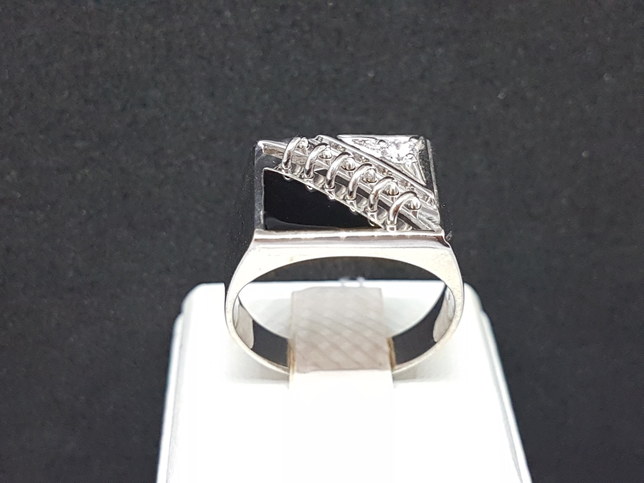 Срібне чоловіче кільце з фіанітом і емаллю. 330769А 19,5