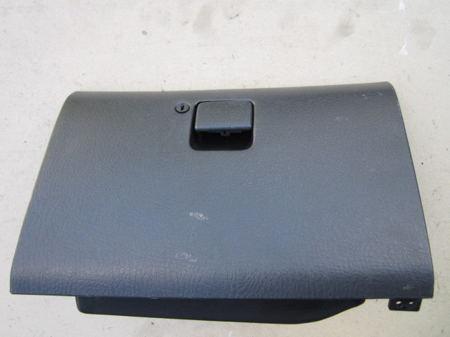 Бардачок рукавичний ящик Mazda 323 BG Седан 1989 — 1994
