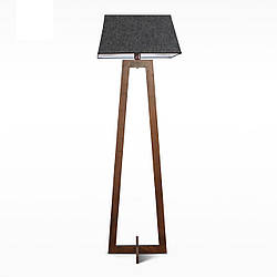 Дерев'яний торшер з чорним абажуром в стилі модерн в спальню, зал, кафе