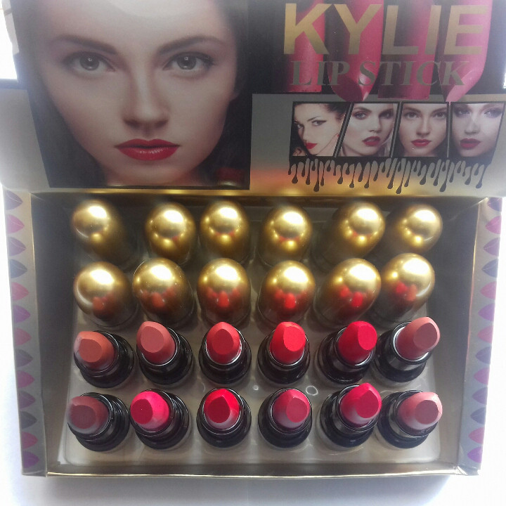 Упаковка помади Kylie matte lipstick 24 шт/уп