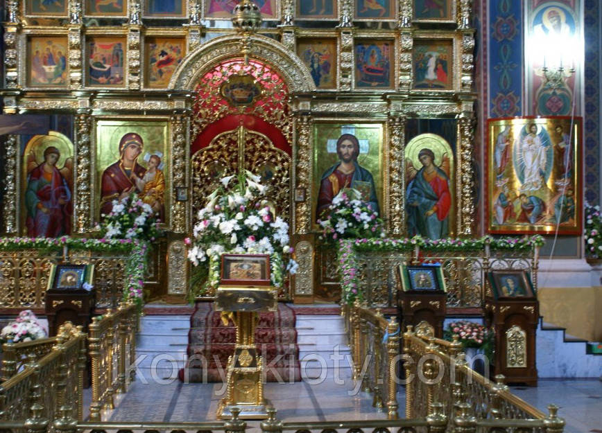 Сусальне золочення ікон великого формату.