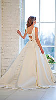 Довге атласне весільне плаття айворі кольору