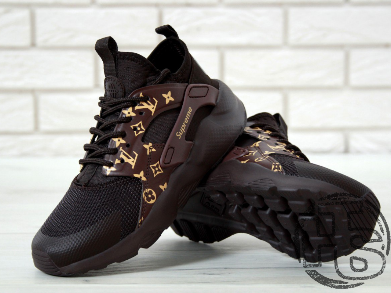Nike air huarache x supreme x louis vuitton top