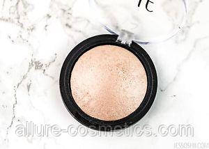 Хайлайтер e.l.f. baked highlighter moonlight pearls