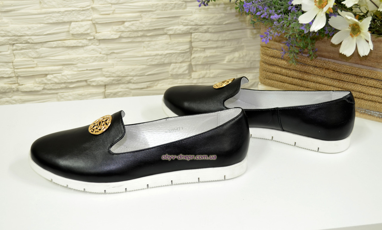 Женские кожаные черные туфли-мокасины на утолщенной белой подошве - фото 3 - id-p379446672