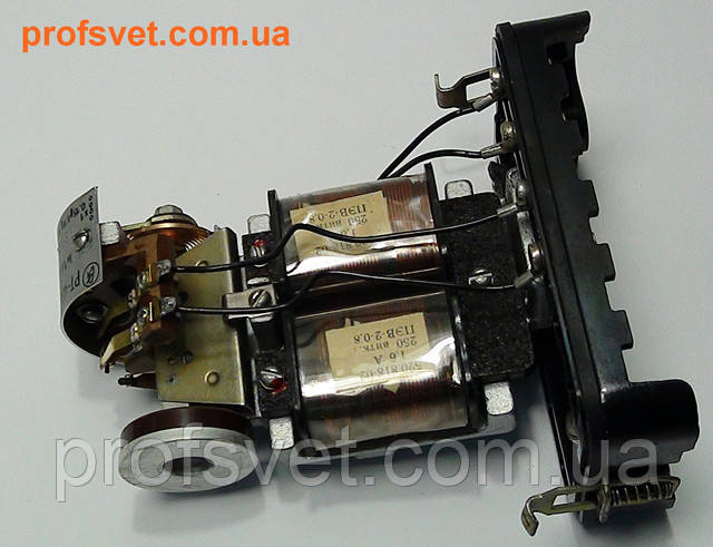 фотографія реле максимального струму рт-40 0,6 ампер відкрите