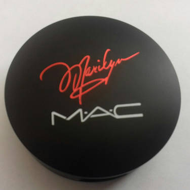 Пудра MAC Marilyn 2in 1 photosensitive smooth powder 26 g, фото 1
