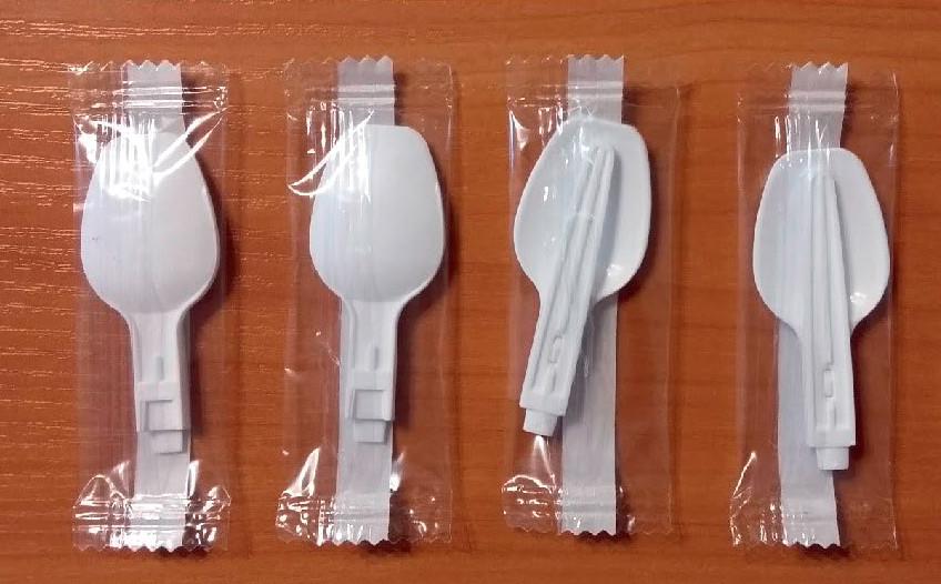 Складена пластикова ложка для молочного десерту (disposable plastic folding spoon)