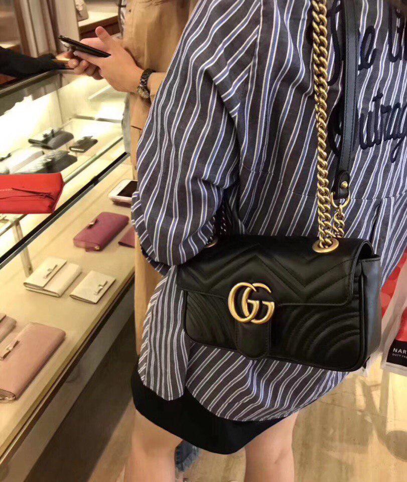 Gucci marmont hotsell size 22