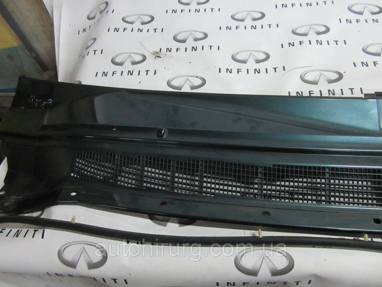 Жабо Infiniti QX56 Nissan Armada 668117S600 / 66811ZC50A / 66810ZV00A / 66810ZC50A