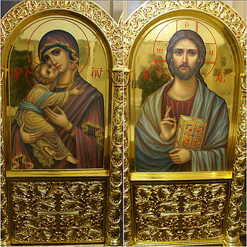 Золочення сусальним золотом ікон Ісуса Христа і Пресвятої Богородиці.