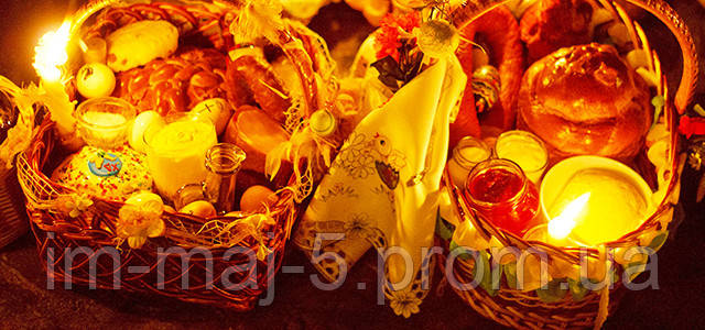 Великодній кошик, пасха, писанка, горить свічка Великодній кошик, пасха, писанка, горить свічка