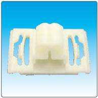 Кліпса кріплення молдингу двері на Аудіо 100, фото 1