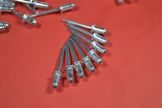 Вытяжные заклепки с различными длинами