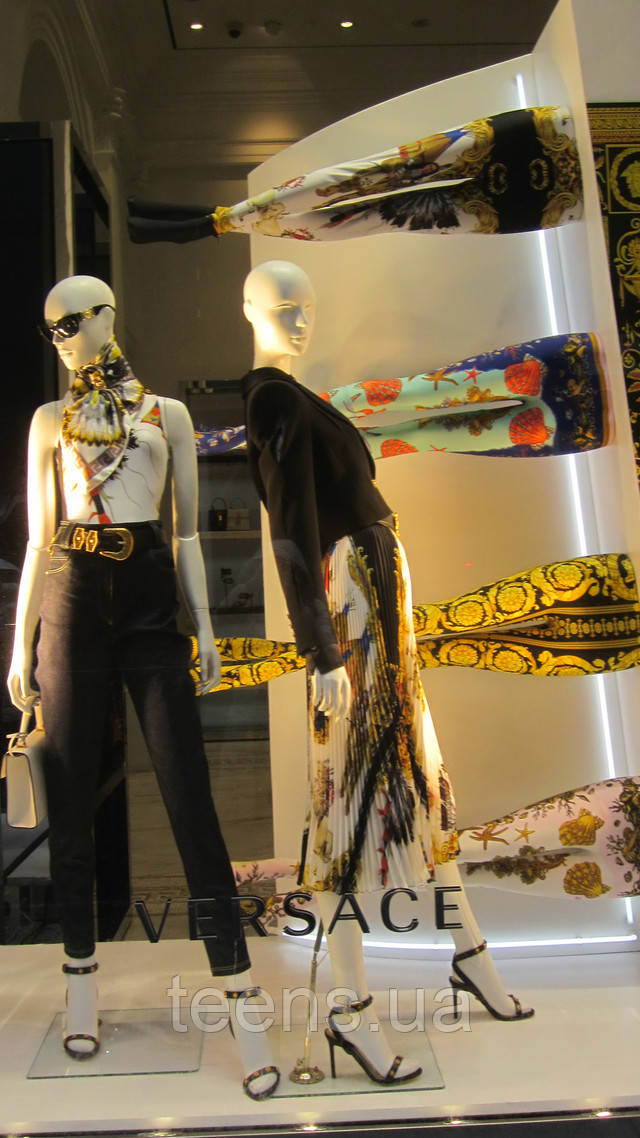 Нью-Йорк - вітрина бутік Versace Розділ Спідниці - фото teens.ua - Нью-Йорк - вітрина бутік Versace