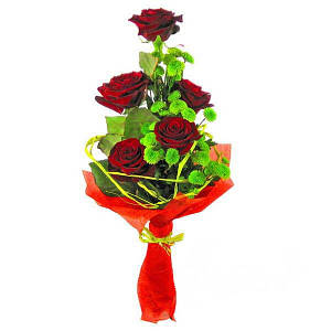 Троянда червона в букеті 5 шт + хризантема 4 шт.