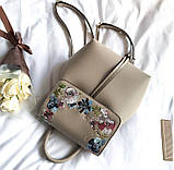 Рюкзак сумка міський жіночий з еко шкіри з вишивкою (бежевий), фото 3