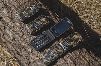 Свежий фотообзор противоударного телефона Land Rover F999 2