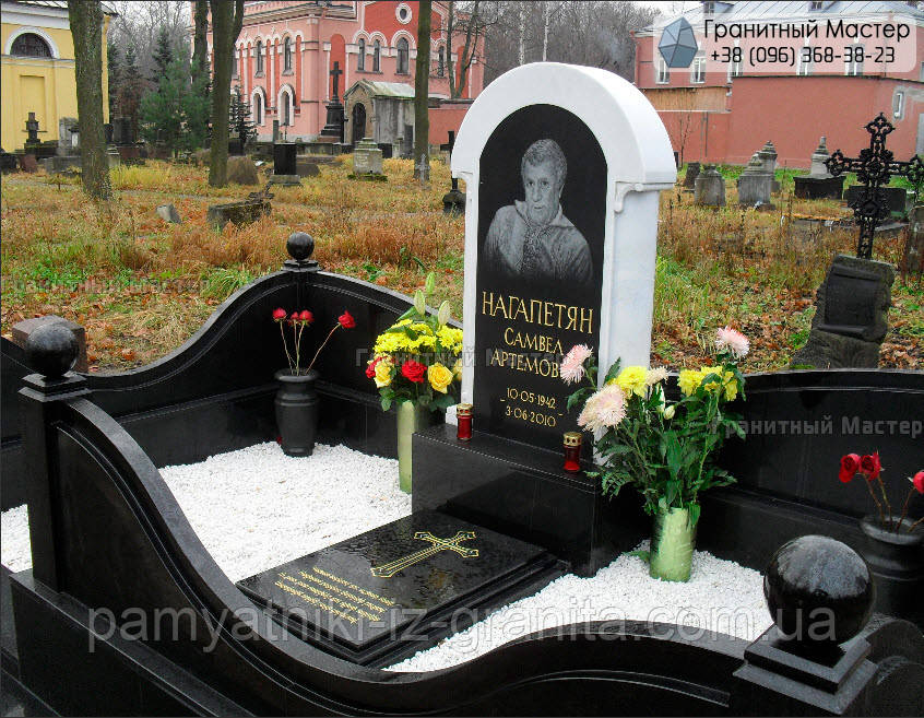 Гранітний пам'ятник з гравірованим портретом № 259