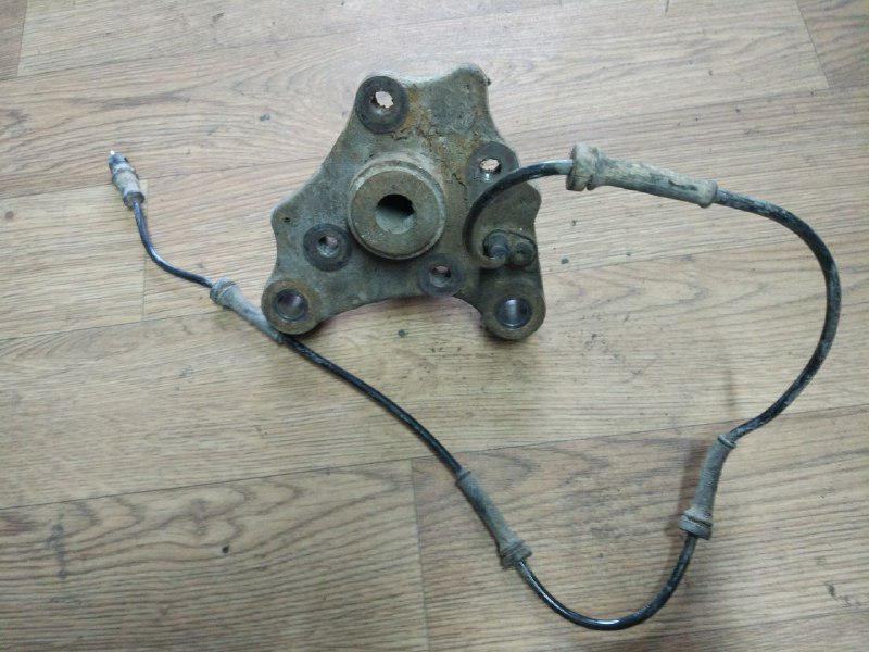 Цапфа задня права (з датчиком ABS) Renault Trafic, Opel Vivaro 2001-2014, 8200050016 (Б/У)